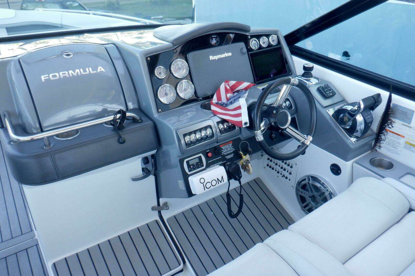 2015 Formula 350 Crossover Bowrider - Image 23