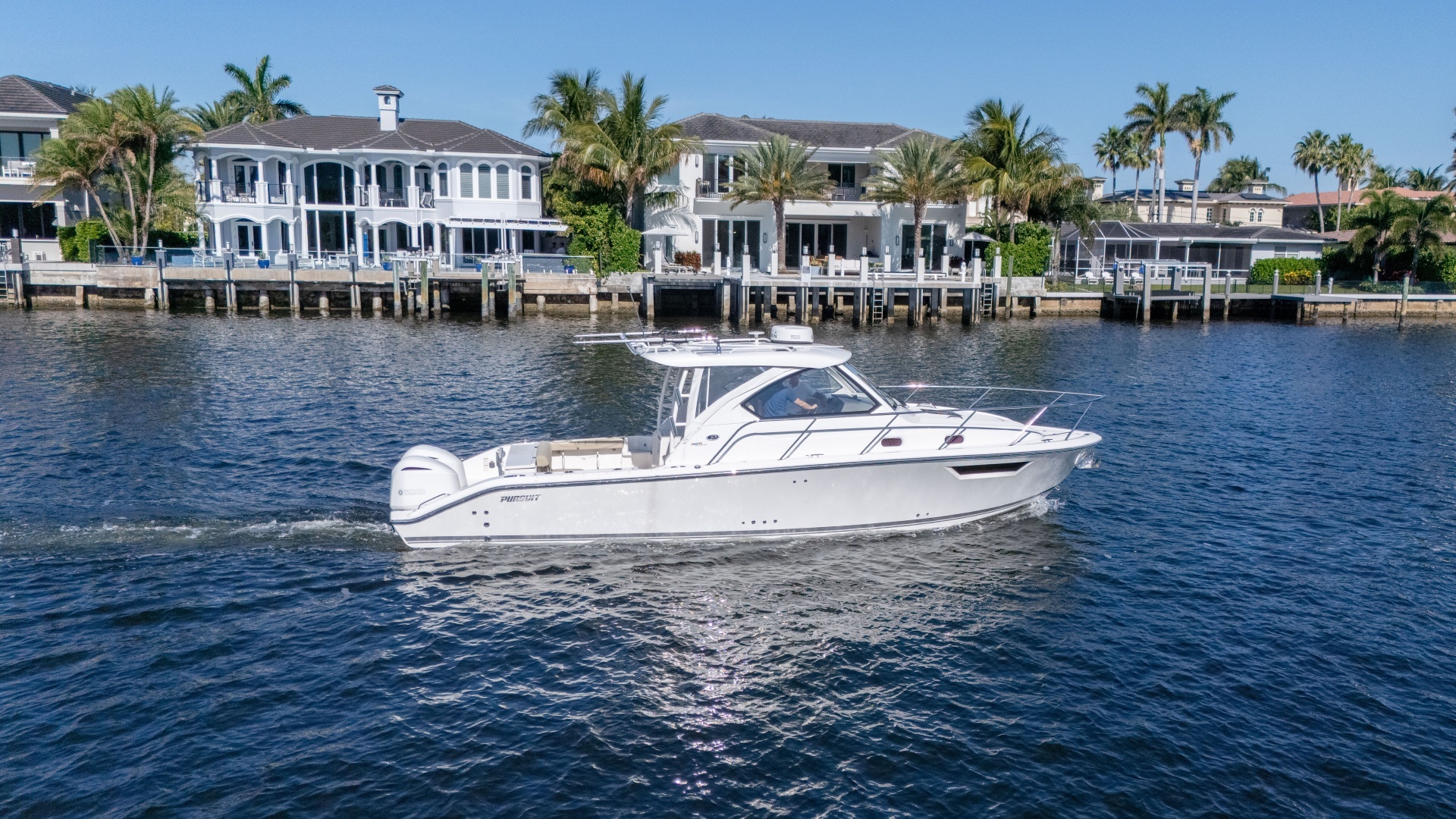 2018 Pursuit 325 OS - Image 2
