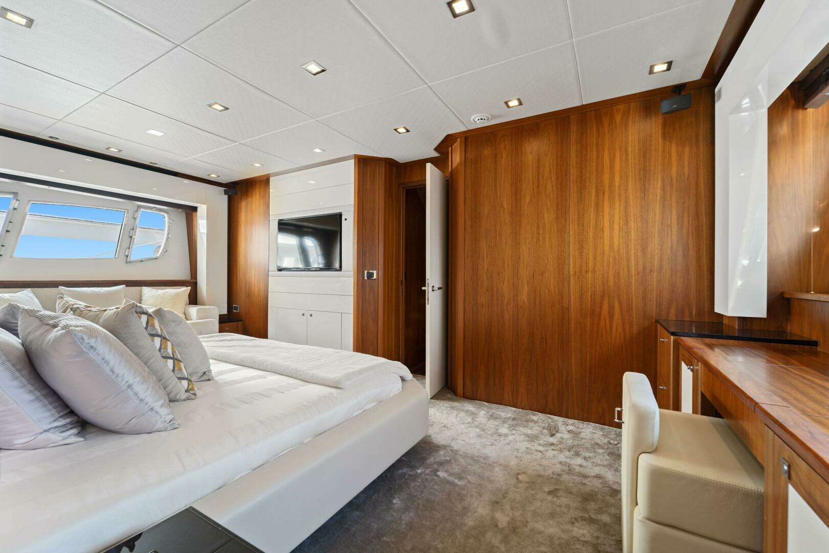 2013 Sunseeker Predator 84 - Image 25