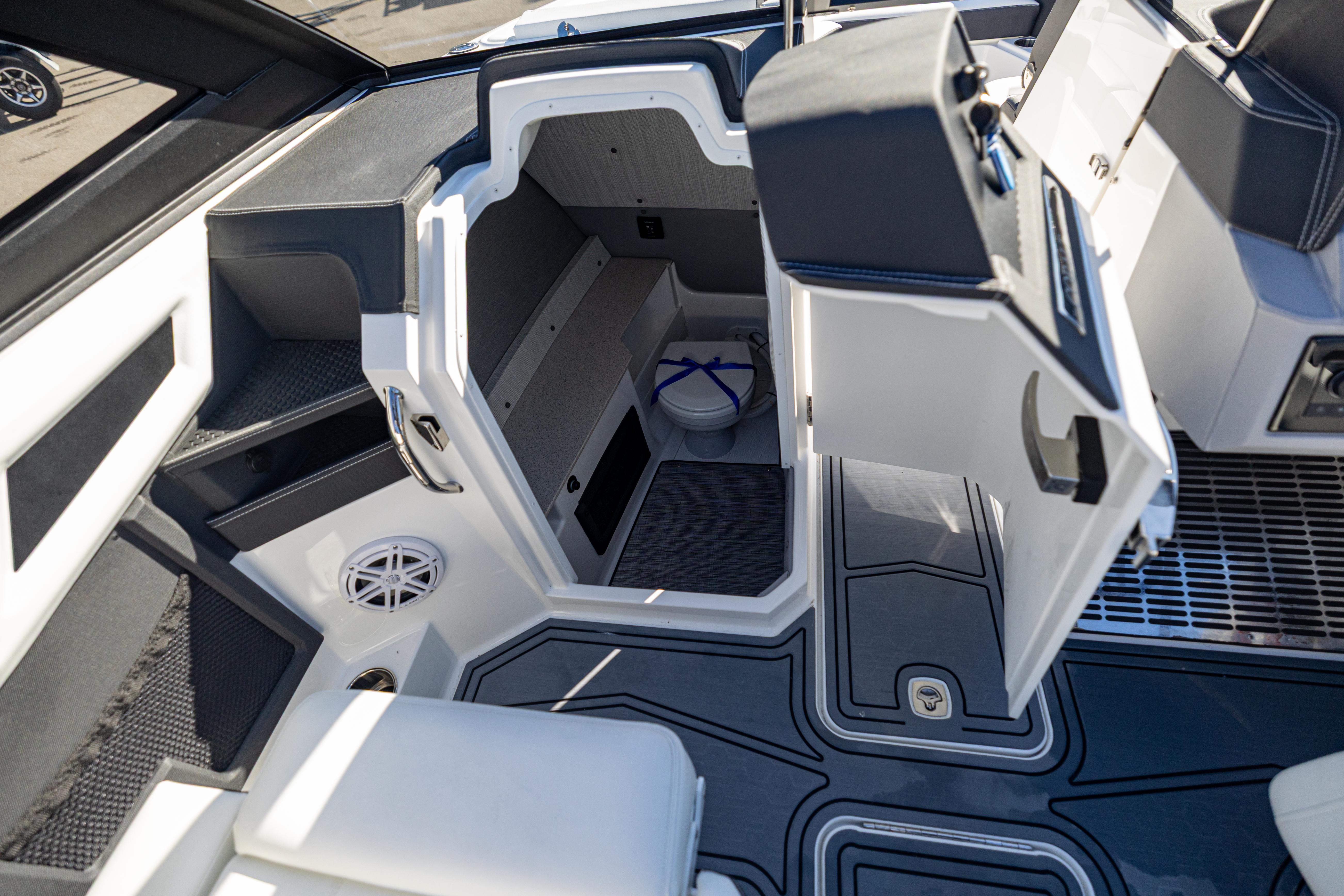 2025 Cobalt R8 Surf - 13