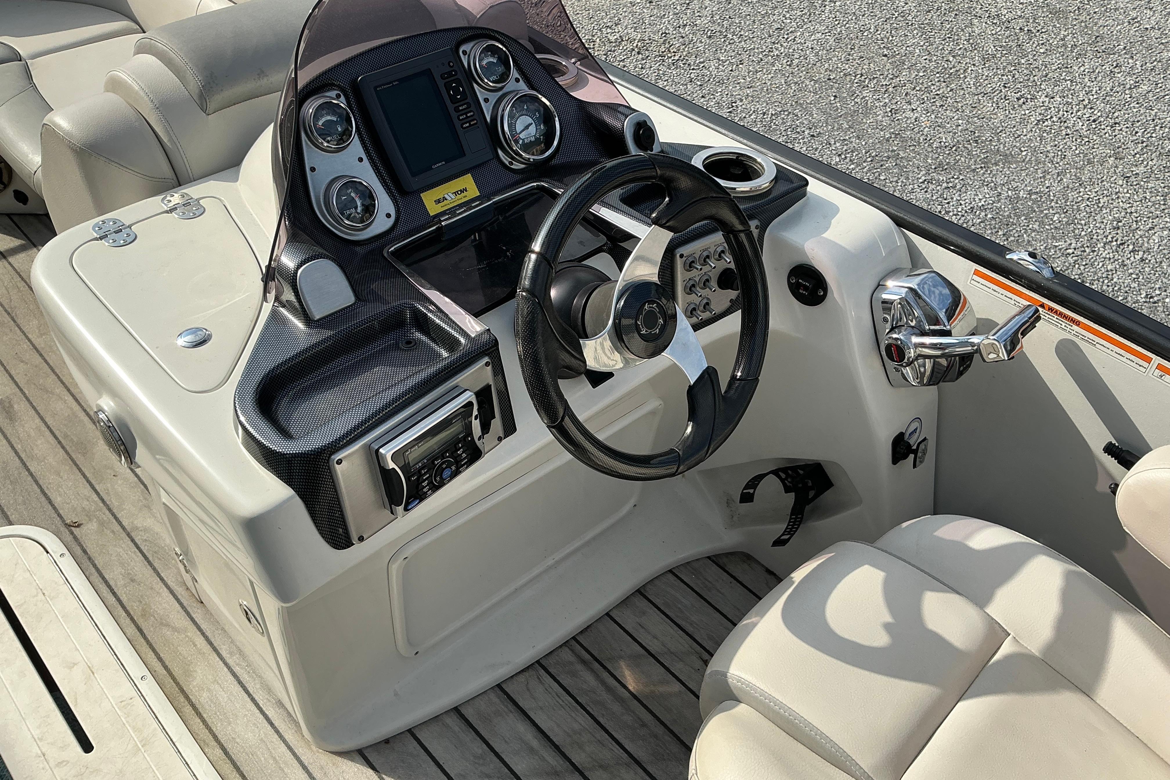 Steering console of 2014 Avalon 25 ft. Paradise Elite pontoon boat with modern controls.
