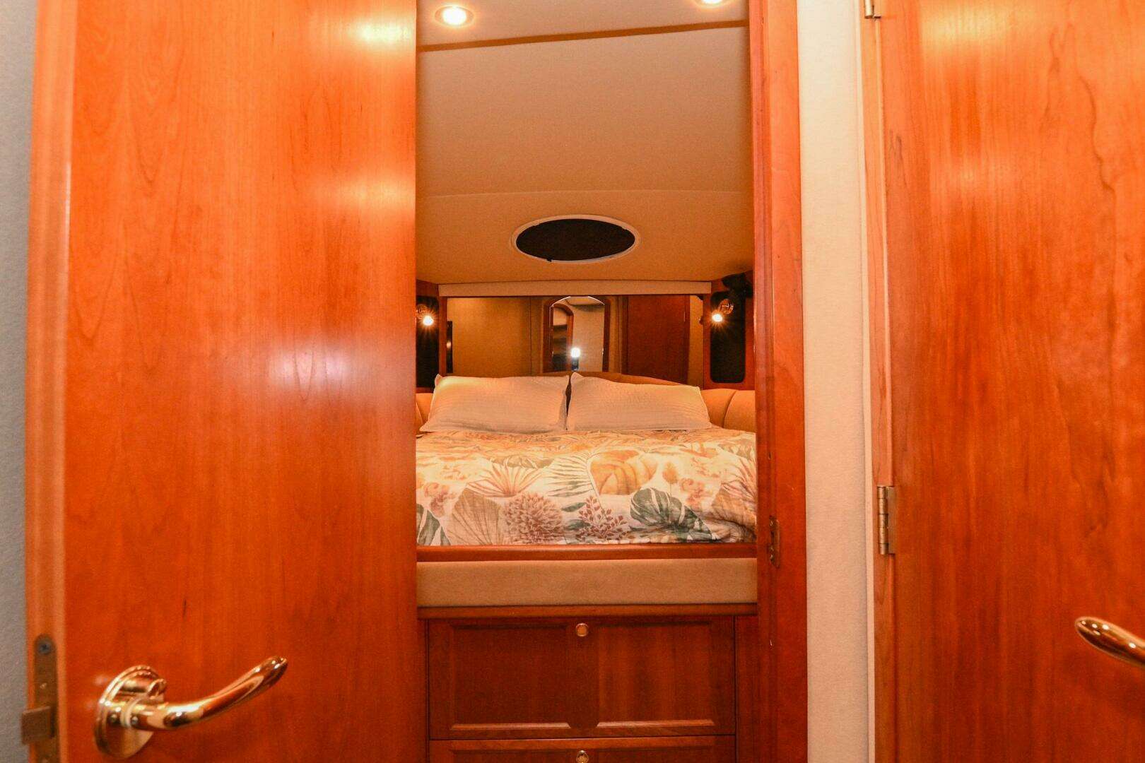 2002 Cruisers Yachts 5000 Sedan Sport - Image 75