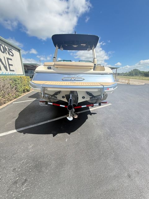 2026 Chris-Craft Bowrider Sportster WALKTHROUGH WINDSHIELD LUXURY B - 8