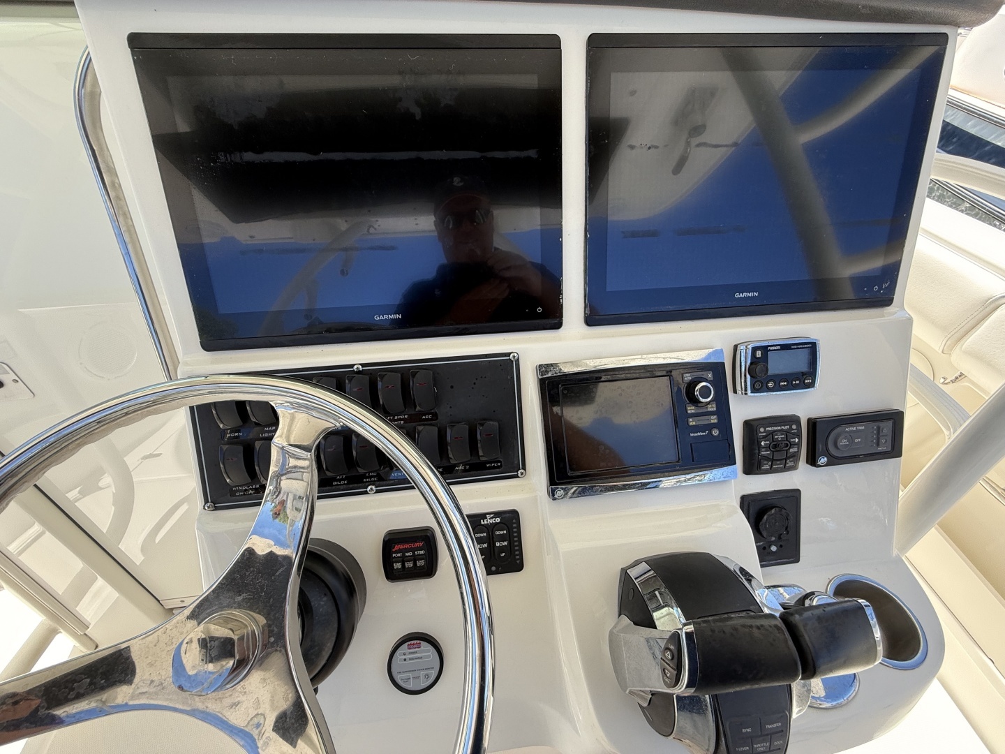 2016 Boston Whaler — - Image 15
