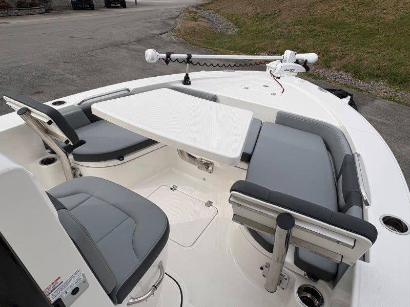 2025 Robalo 226 Cayman - 34