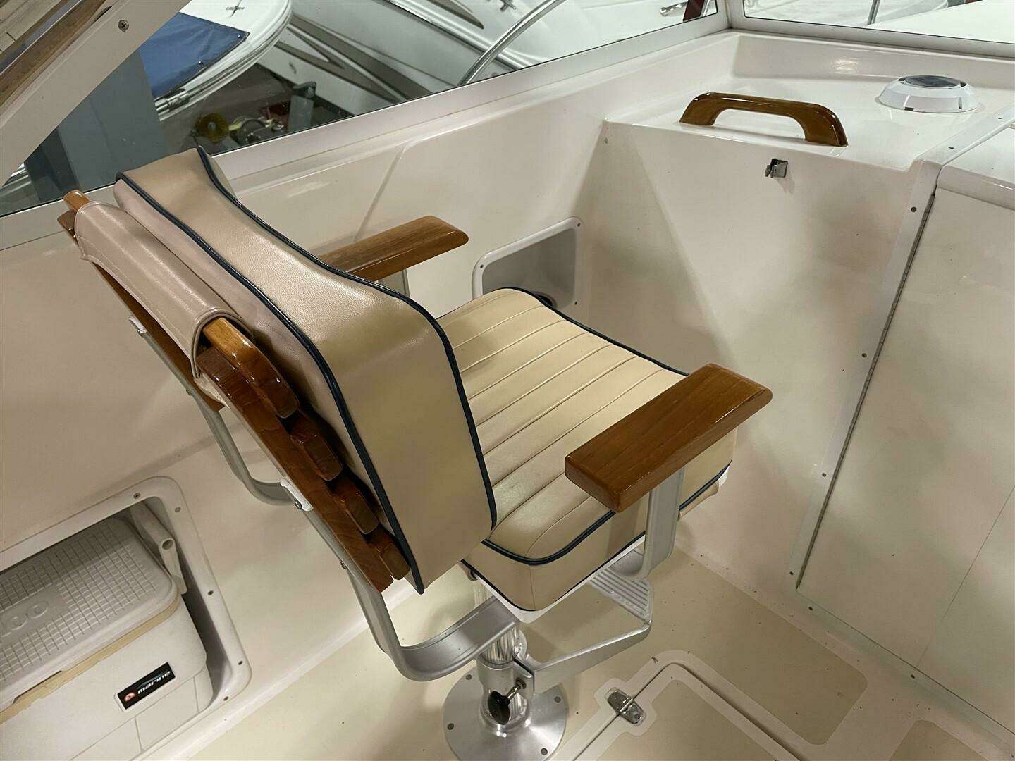 2005 Hunt Yachts 25 Surfhunter - Image 10