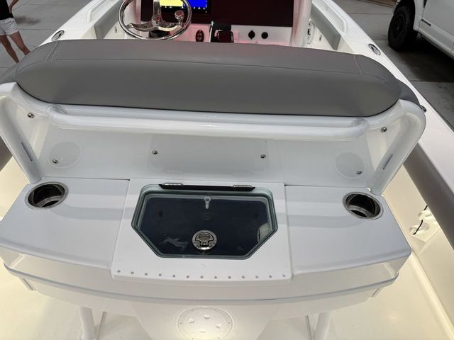 2026 Everglades 253 Center Console - 13