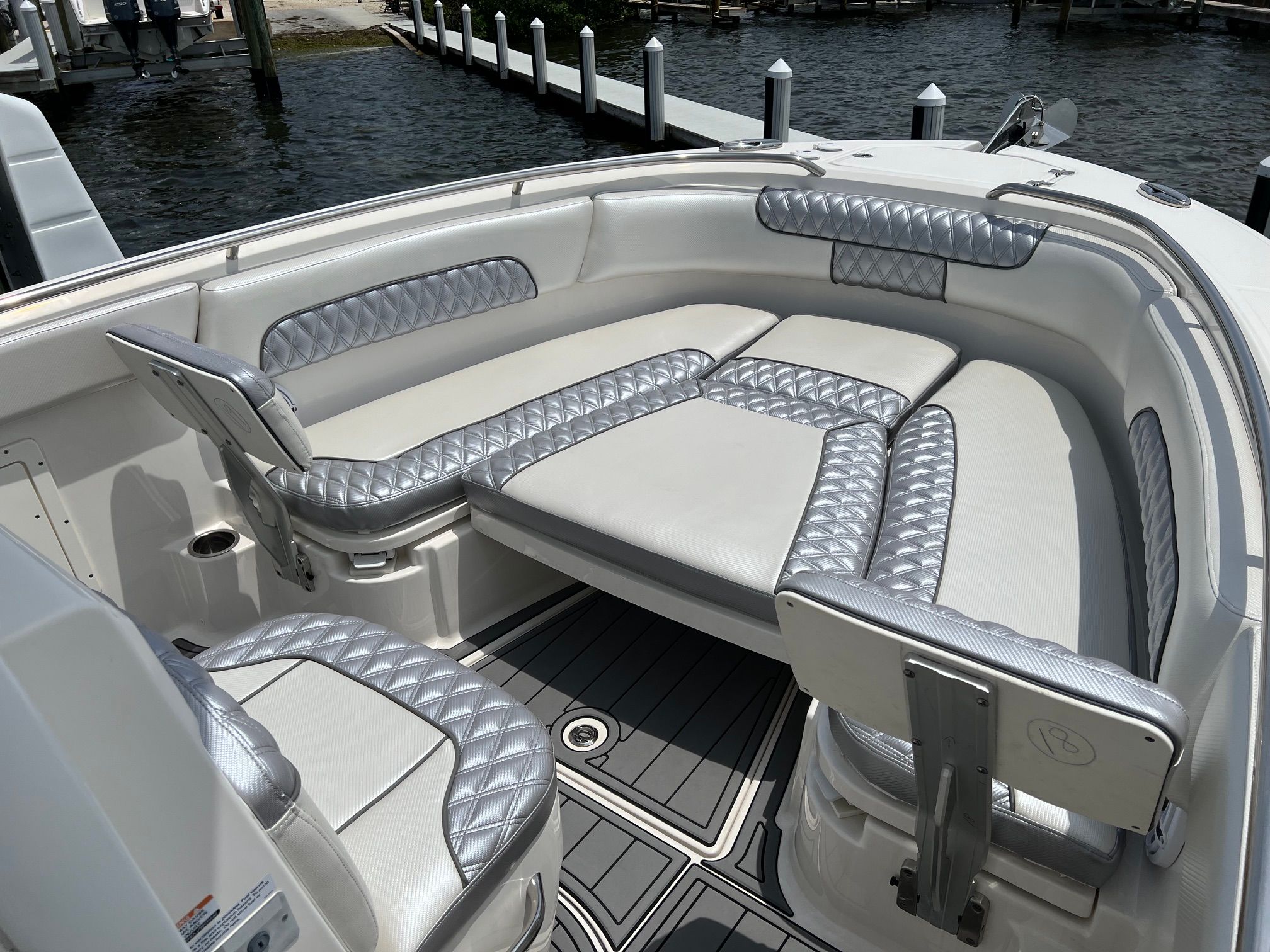 2020 Robalo 242EX - 19