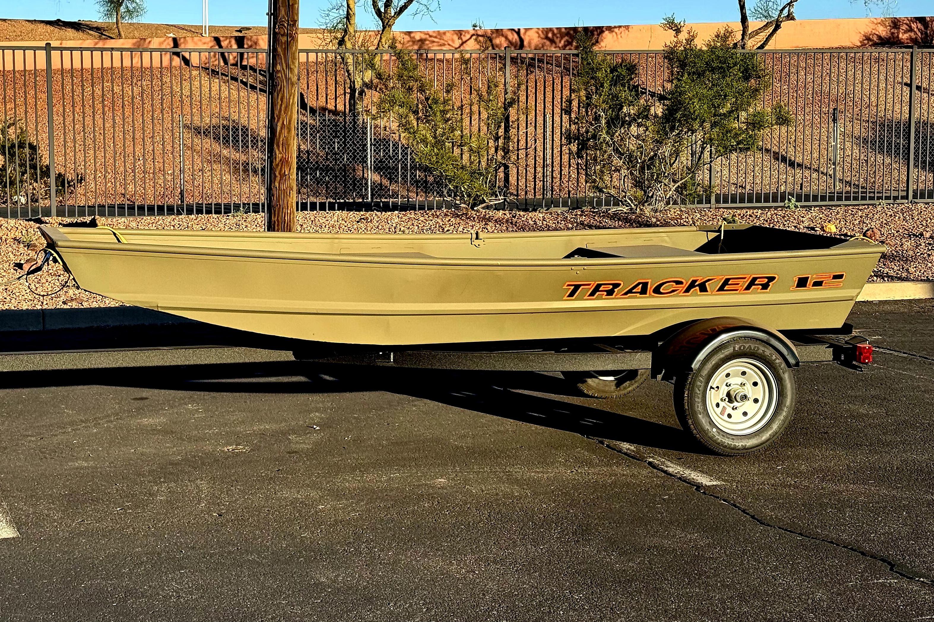 2026 Tracker Grizzly 12 Jon