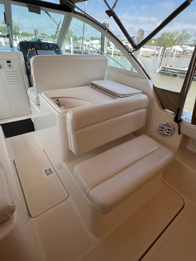 2000 Tiara Yachts 29 Coronet - Image 13