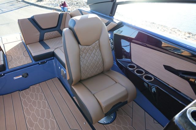 2026 Yamaha Boats 222 XD BOTH COLORS AVAILABLE - 16
