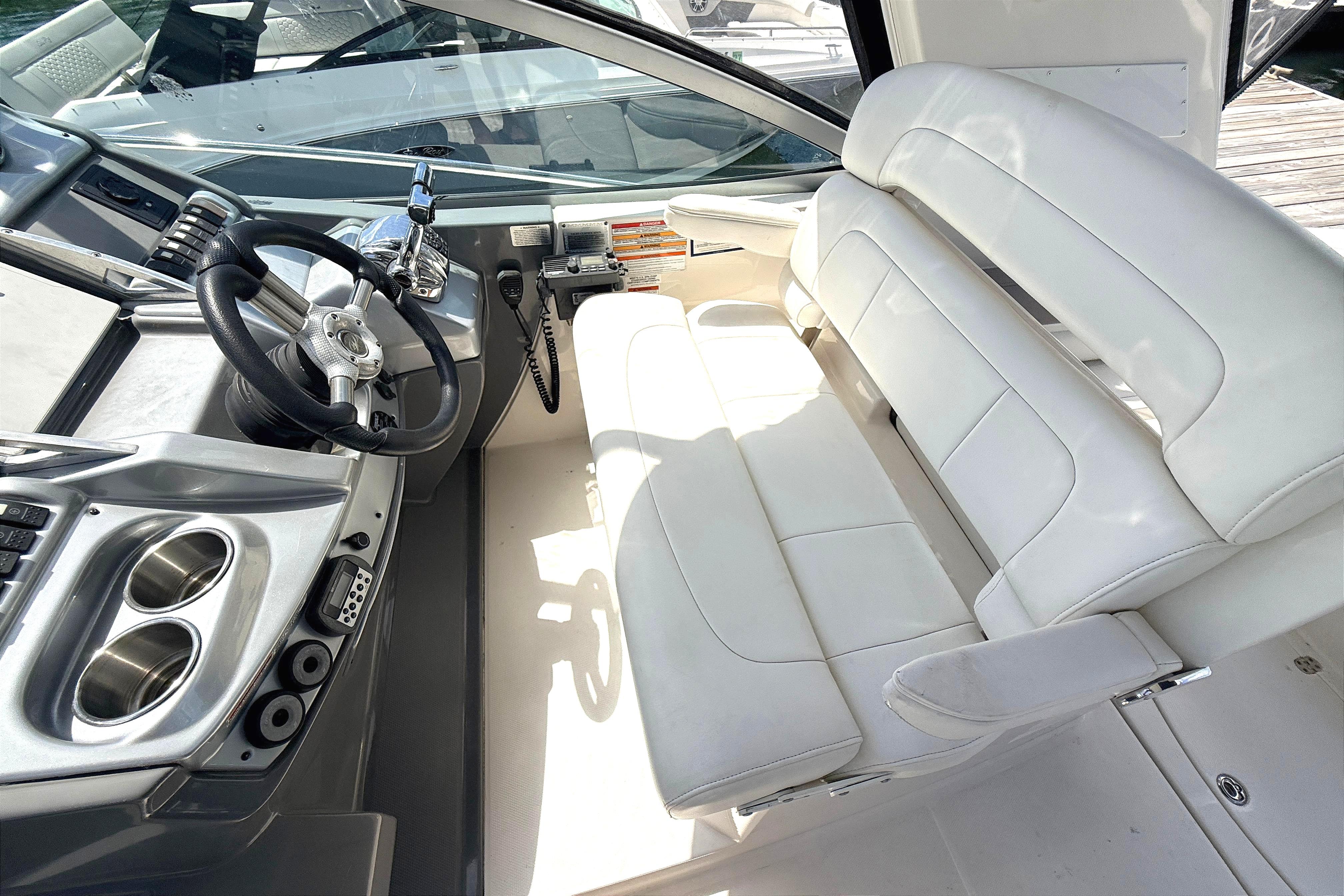2011 Monterey 320 Sport Yacht - 6