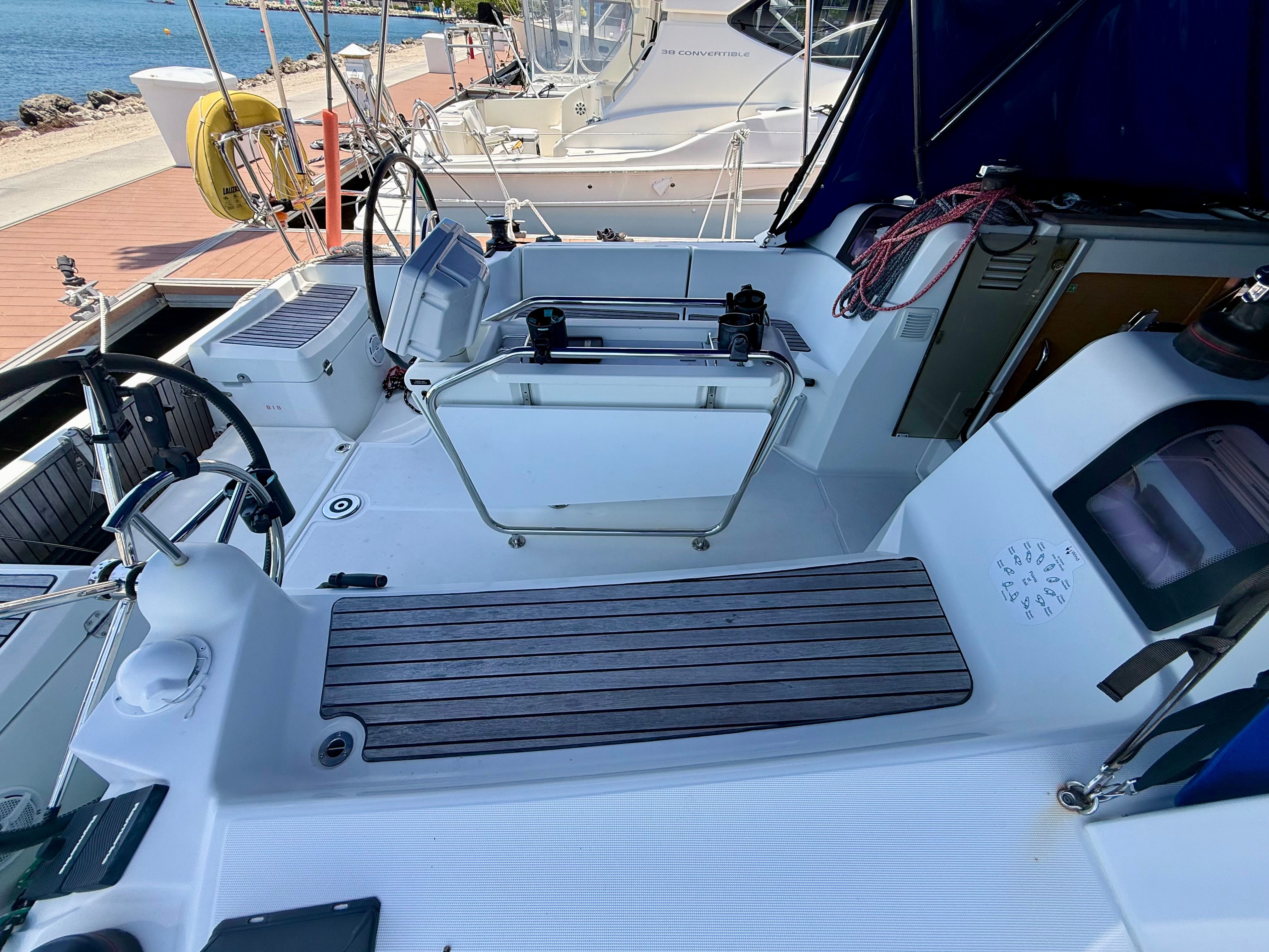 2018 Jeanneau Sun Odyssey 389 - 8