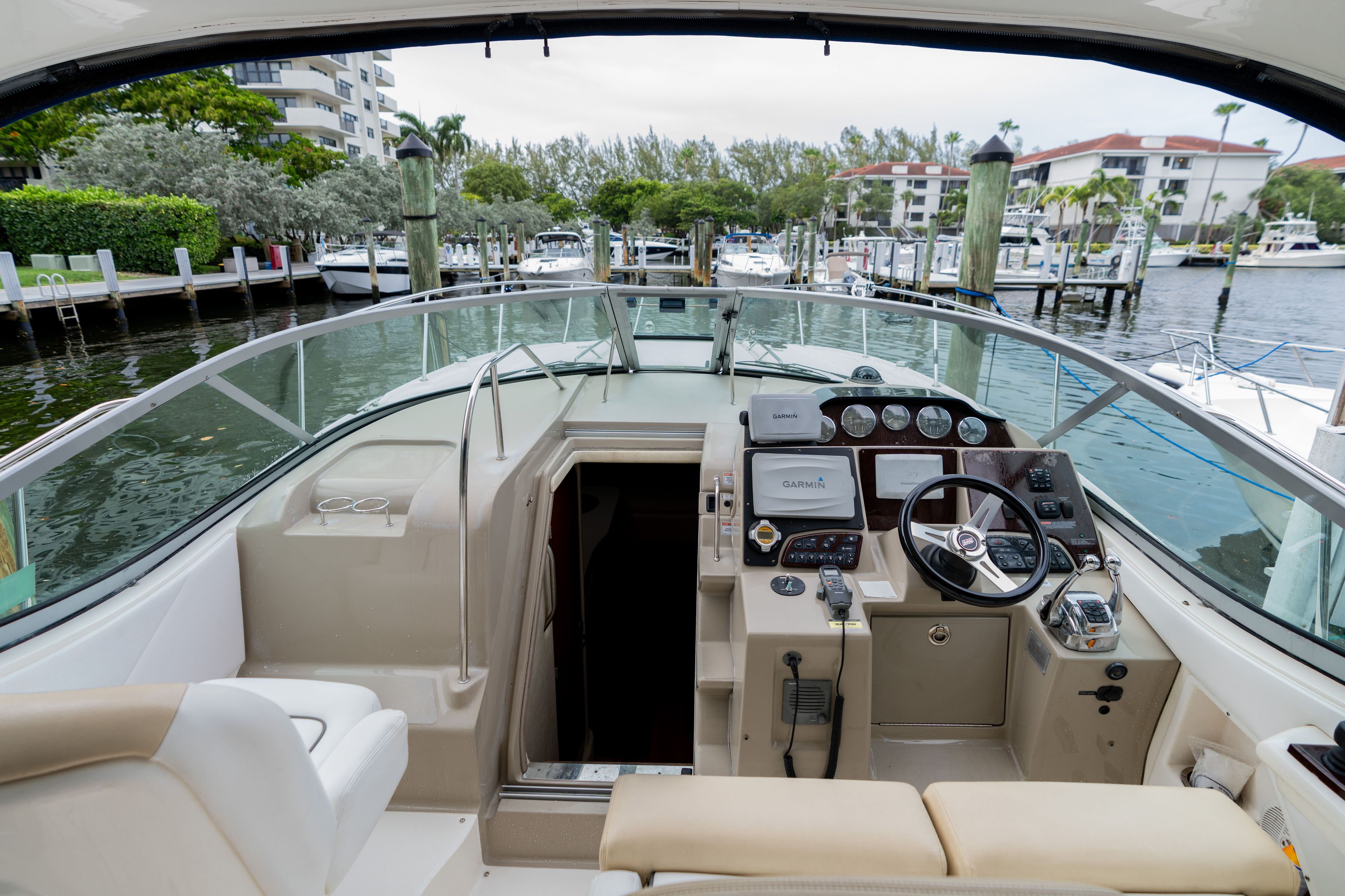 2010 Sea Ray Sundancer 330 - 19