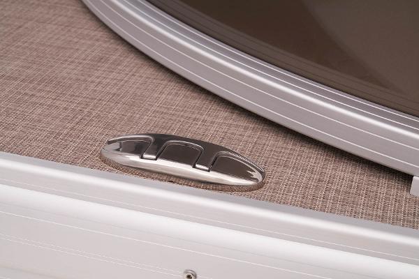2023 Sun Tracker SportFish 22 DLX - 21
