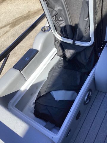 2026 SunCatcher Fusion 324SS - 53