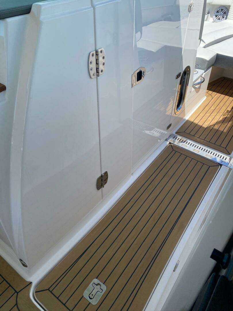 2019 Tiara Yachts 34LX - Image 28