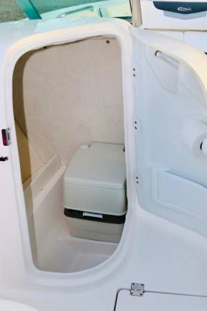 2022 Robalo R207 Dual Console - 13