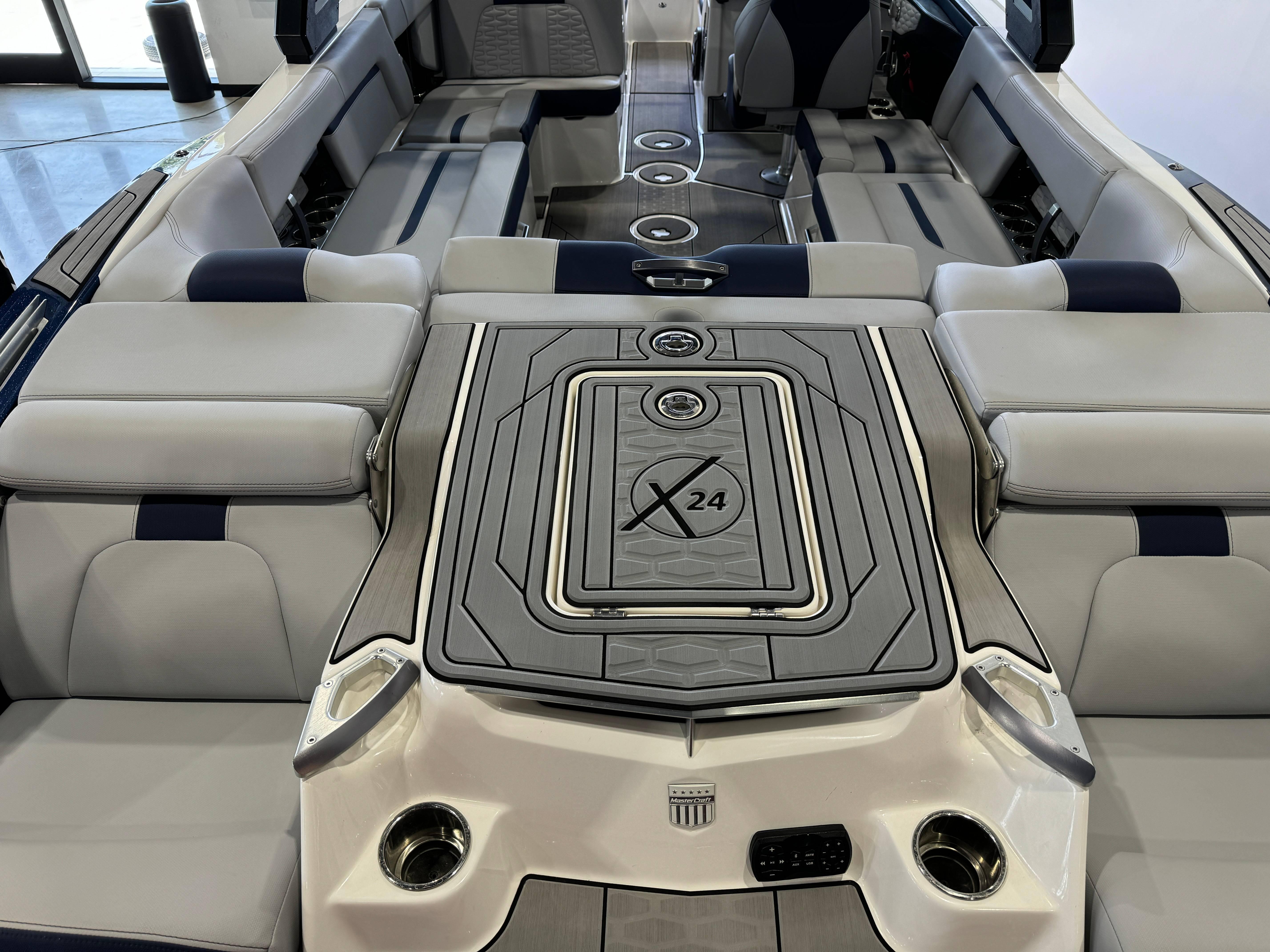 2022 MasterCraft X24 - 10