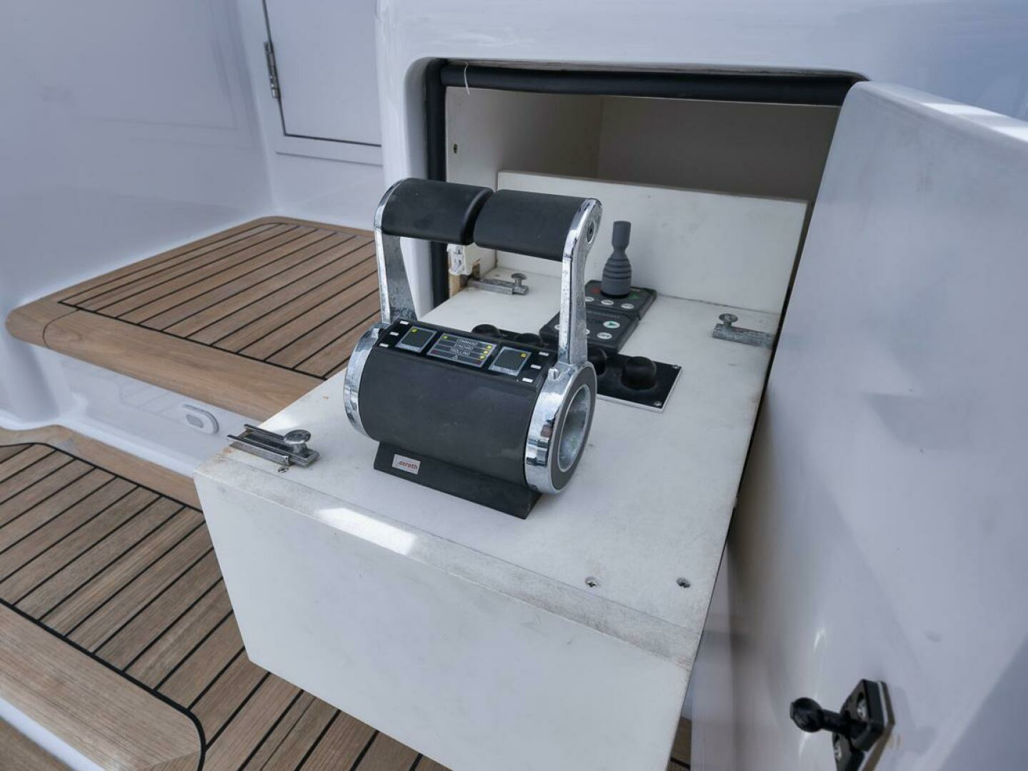 2007 Viking 52 Sport Coupe - Image 40