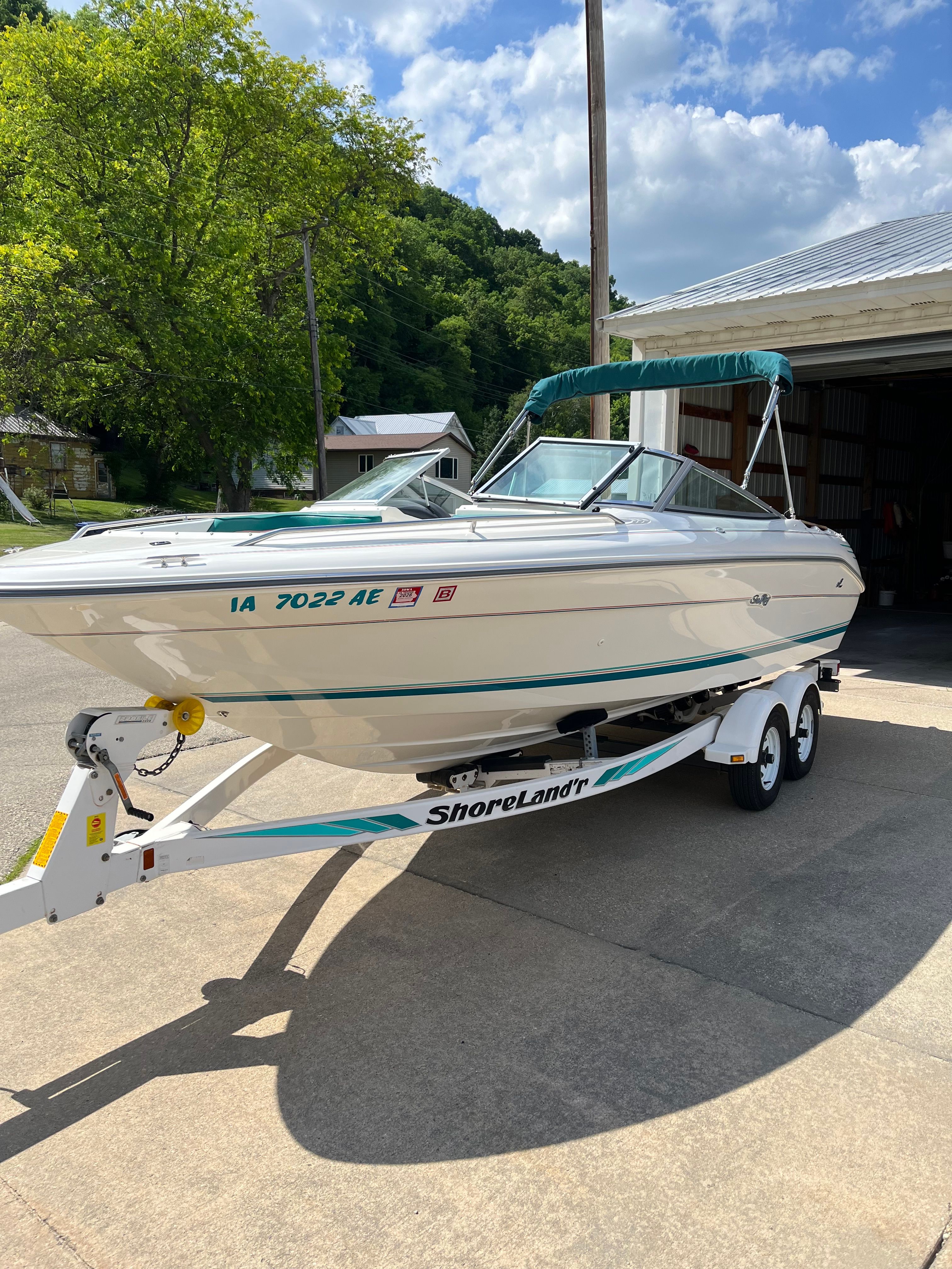 1992 Sea Ray 220 Bow Rider