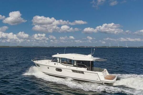 2026 Beneteau Swift Trawler Sedan