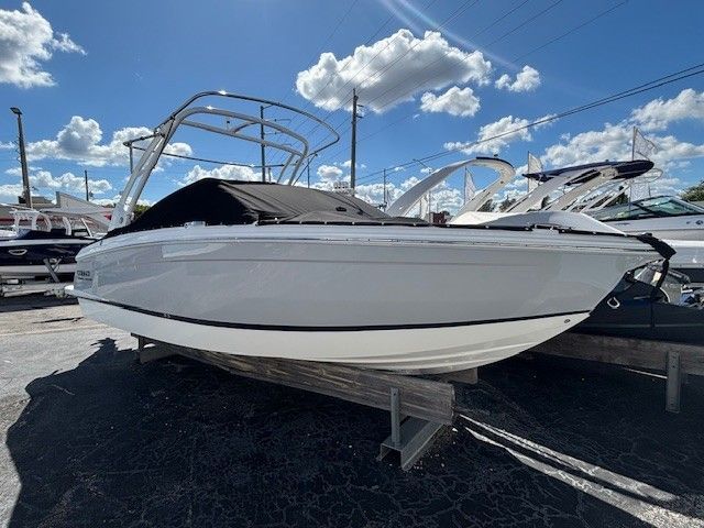 2026 Cobalt R6 Outboard