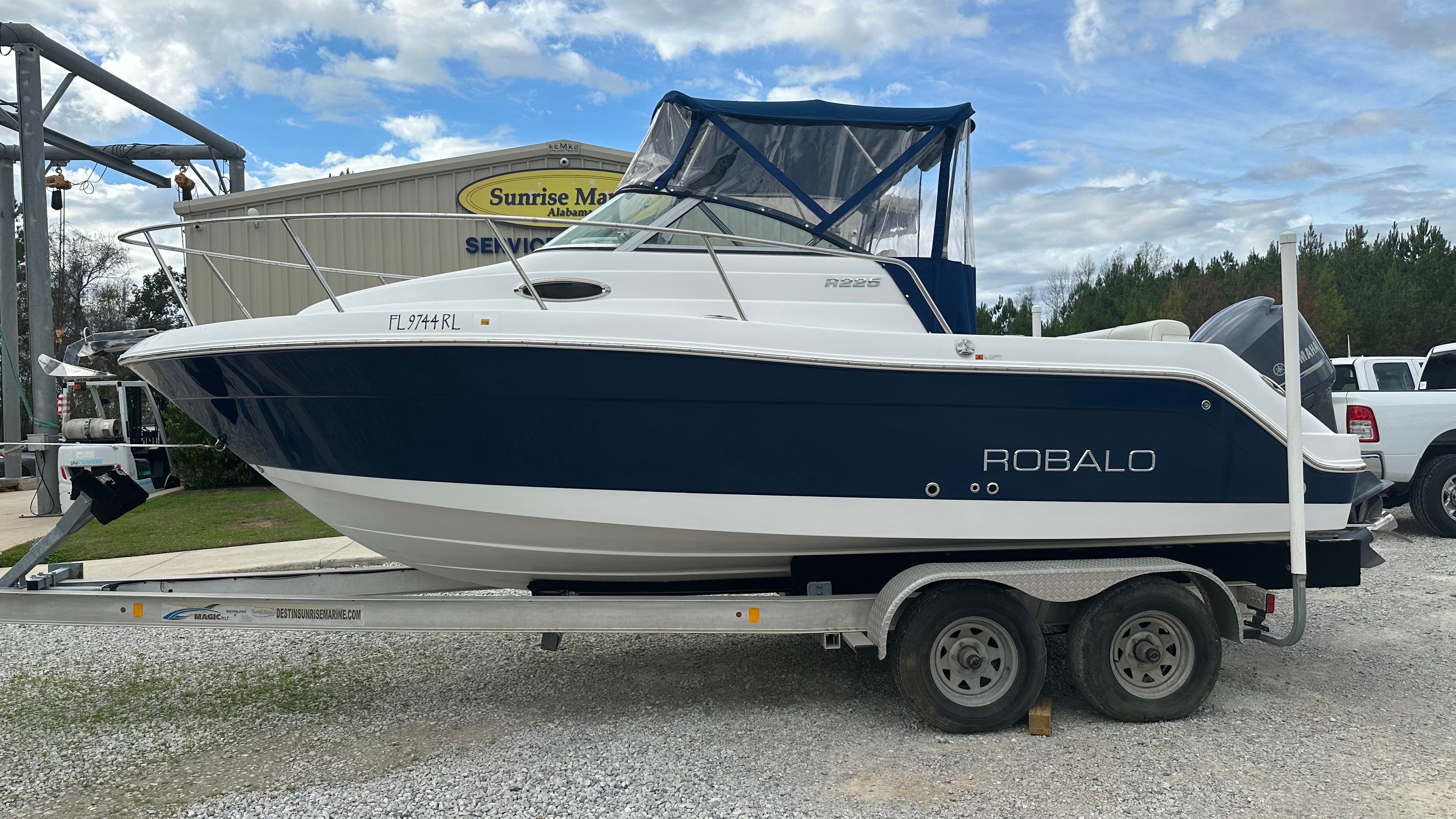 2012 Robalo 225 CC