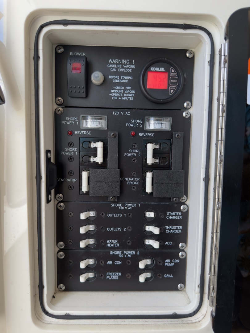 2016 Boston Whaler 350 Outrage - Image 90
