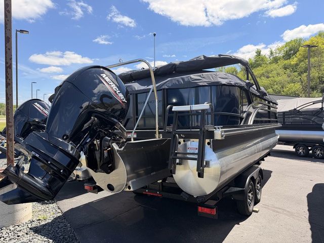 2025 Bennington M Quad Bench 24 MFB Tritoon - 23