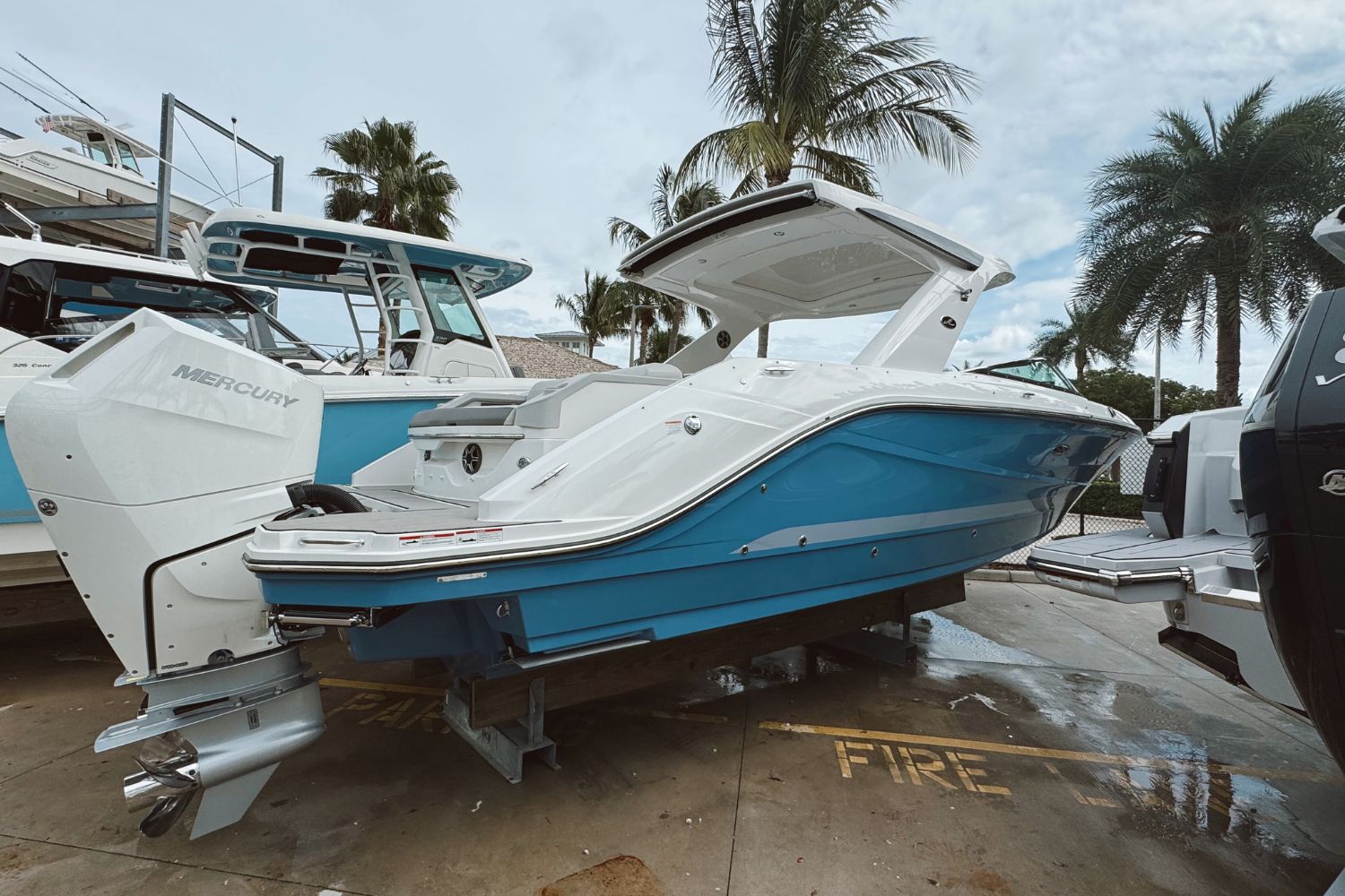 2026 Sea Ray SLX 310 Outboard