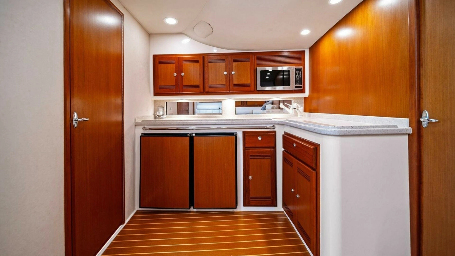 2005 Cabo 40 Express - Image 56