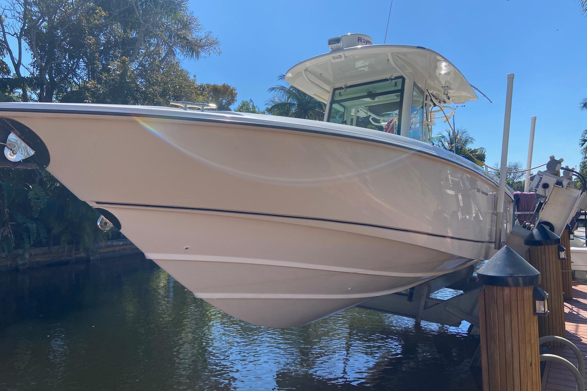 2011 Boston Whaler 320 Outrage