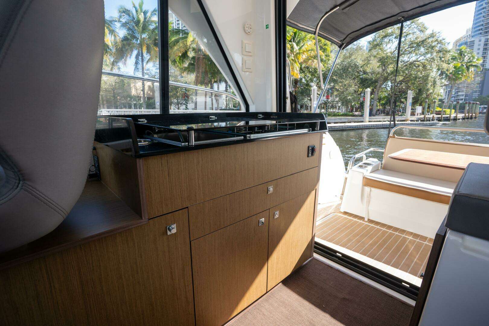 2021 Beneteau Antares 9 - Image 32