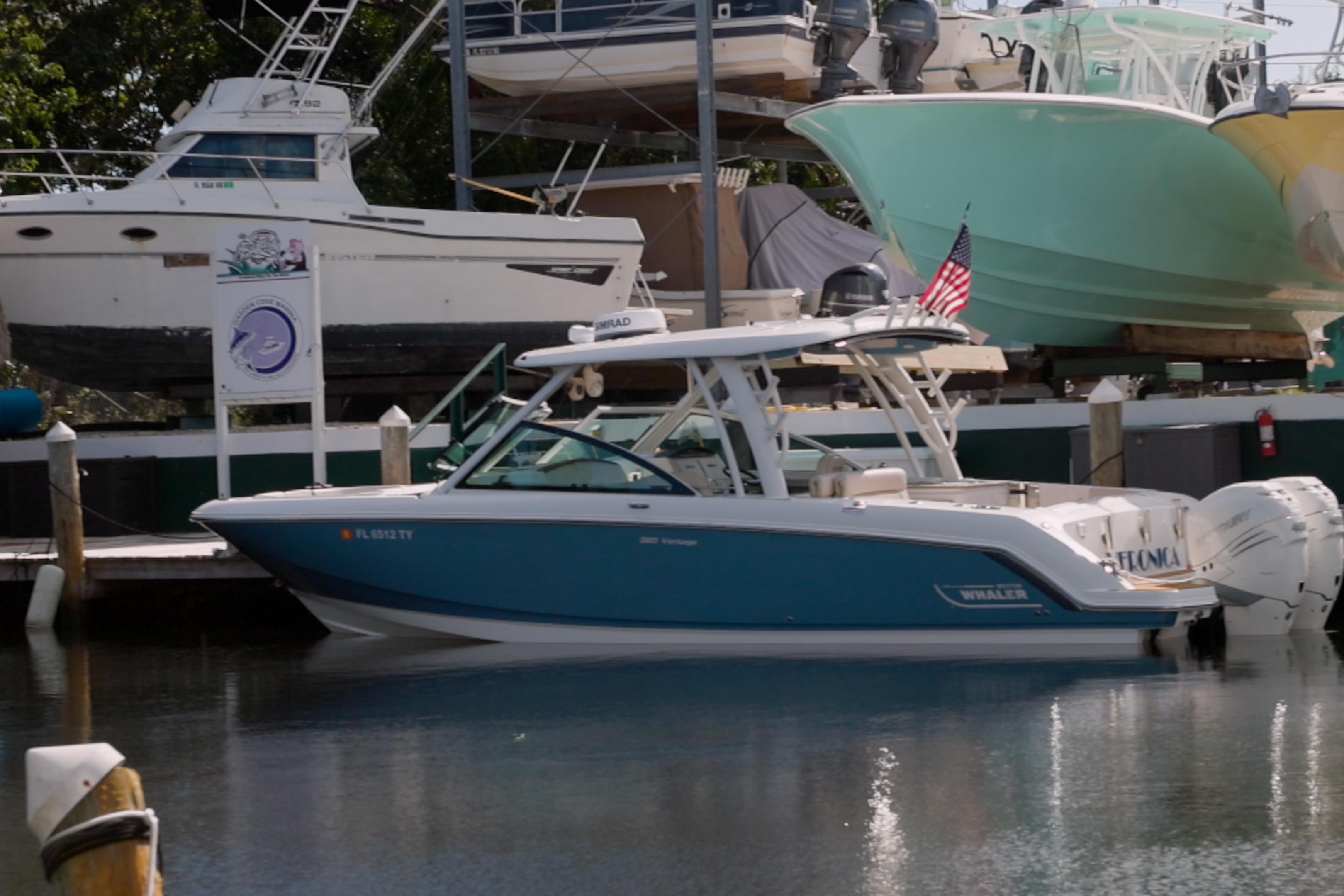2023 Boston Whaler 320 Vantage