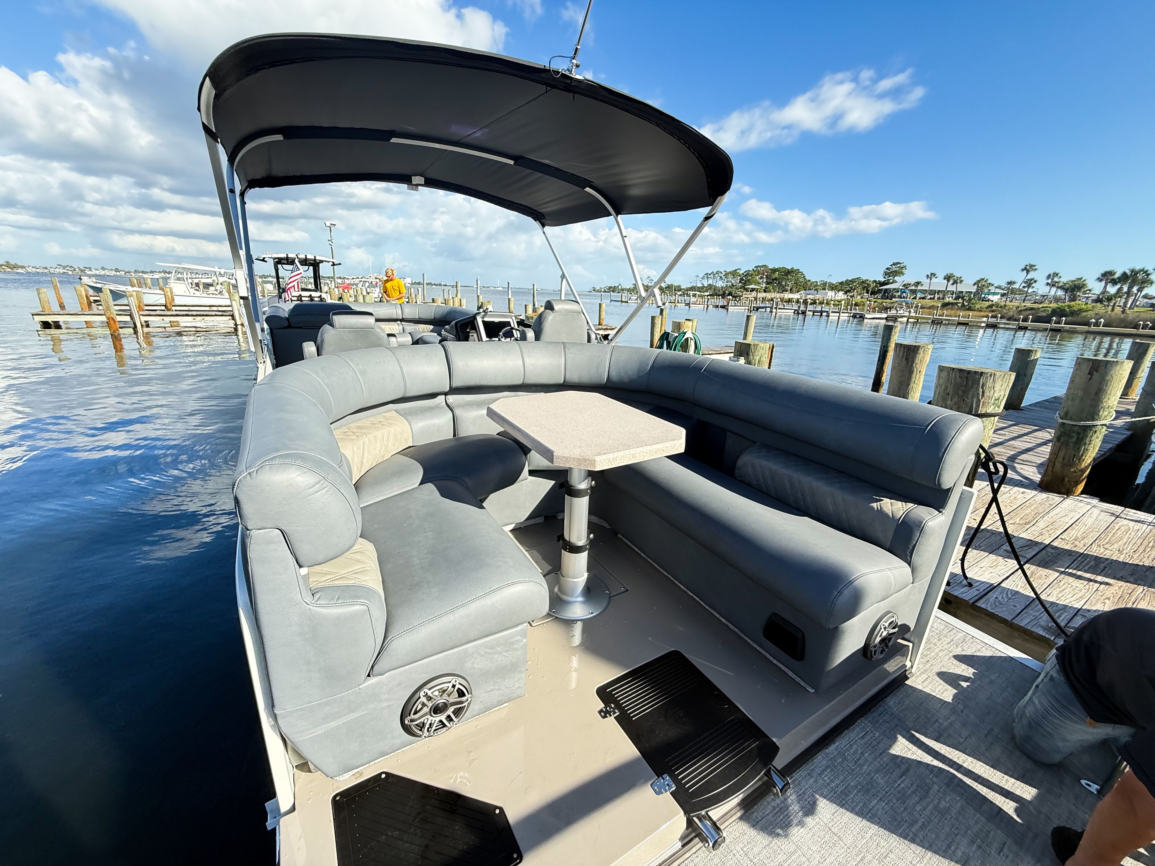 2025 PREMIER 270 INTRIGUE - Image 10