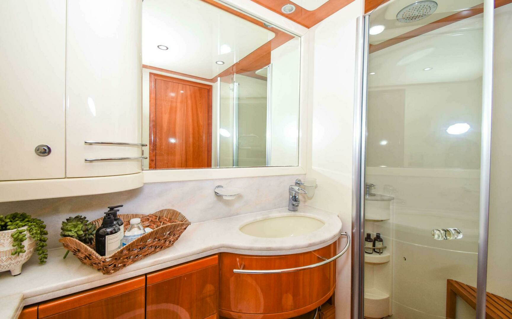 2006 Ferretti Yachts 881 - Image 15
