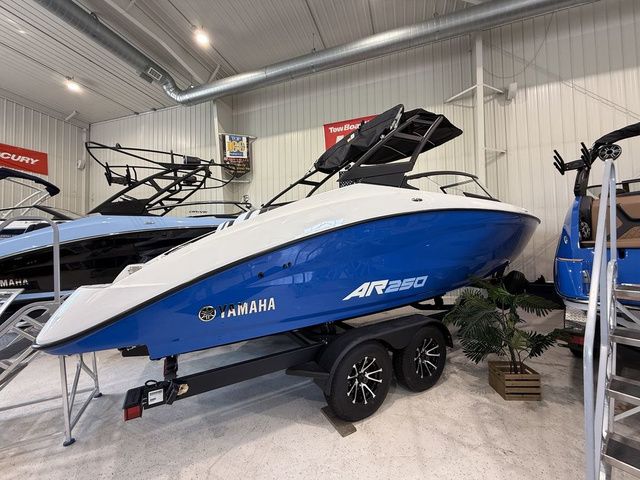 2025 Yamaha Boats AR250 - 3