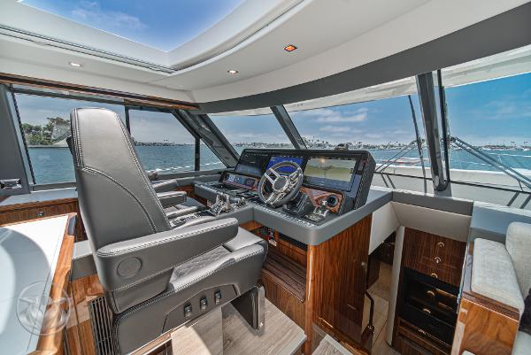2025 Riviera 645 SUV yacht cockpit with modern navigation system and luxurious seating.