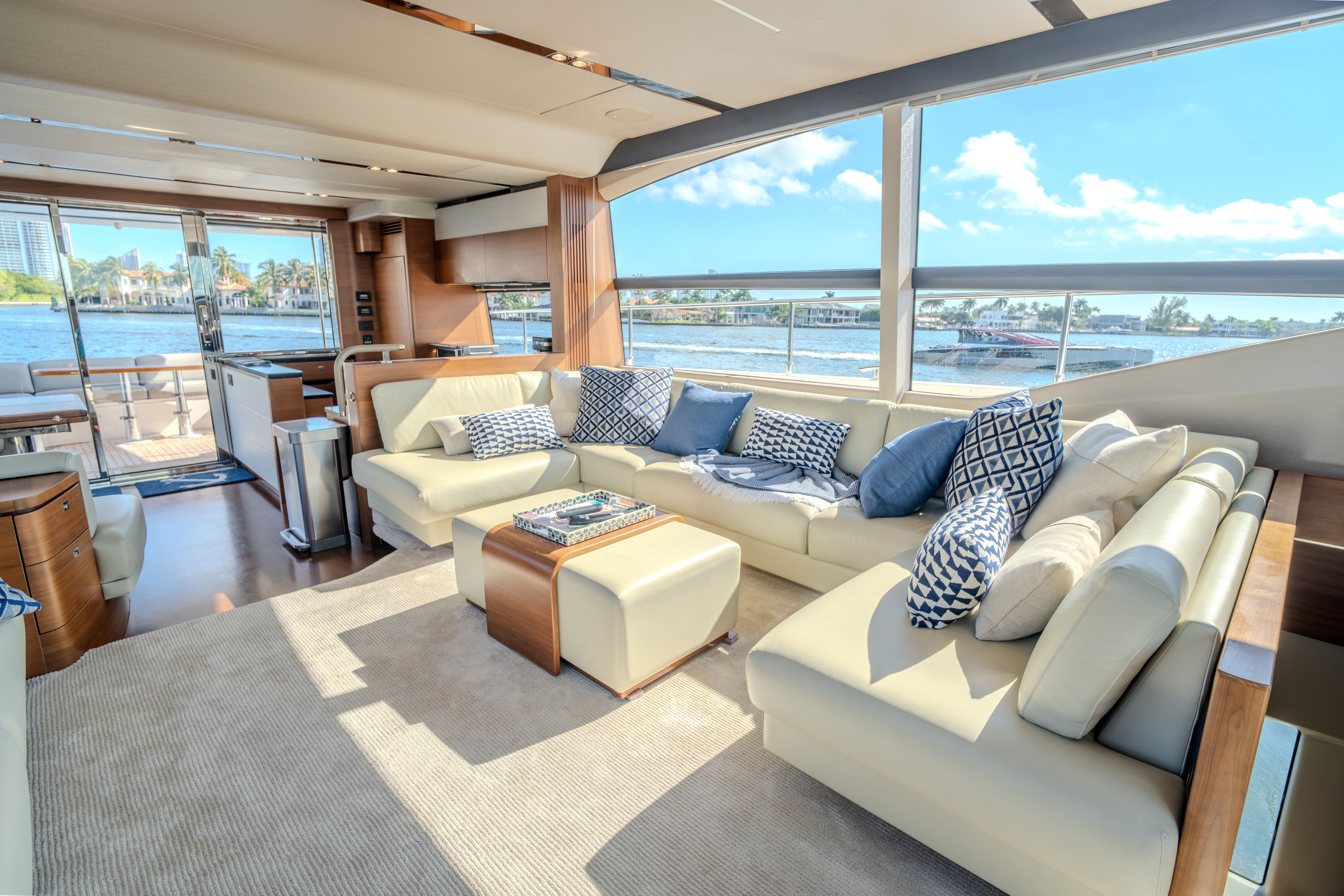 2015 Princess Flybridge 68 Motor Yacht - 25
