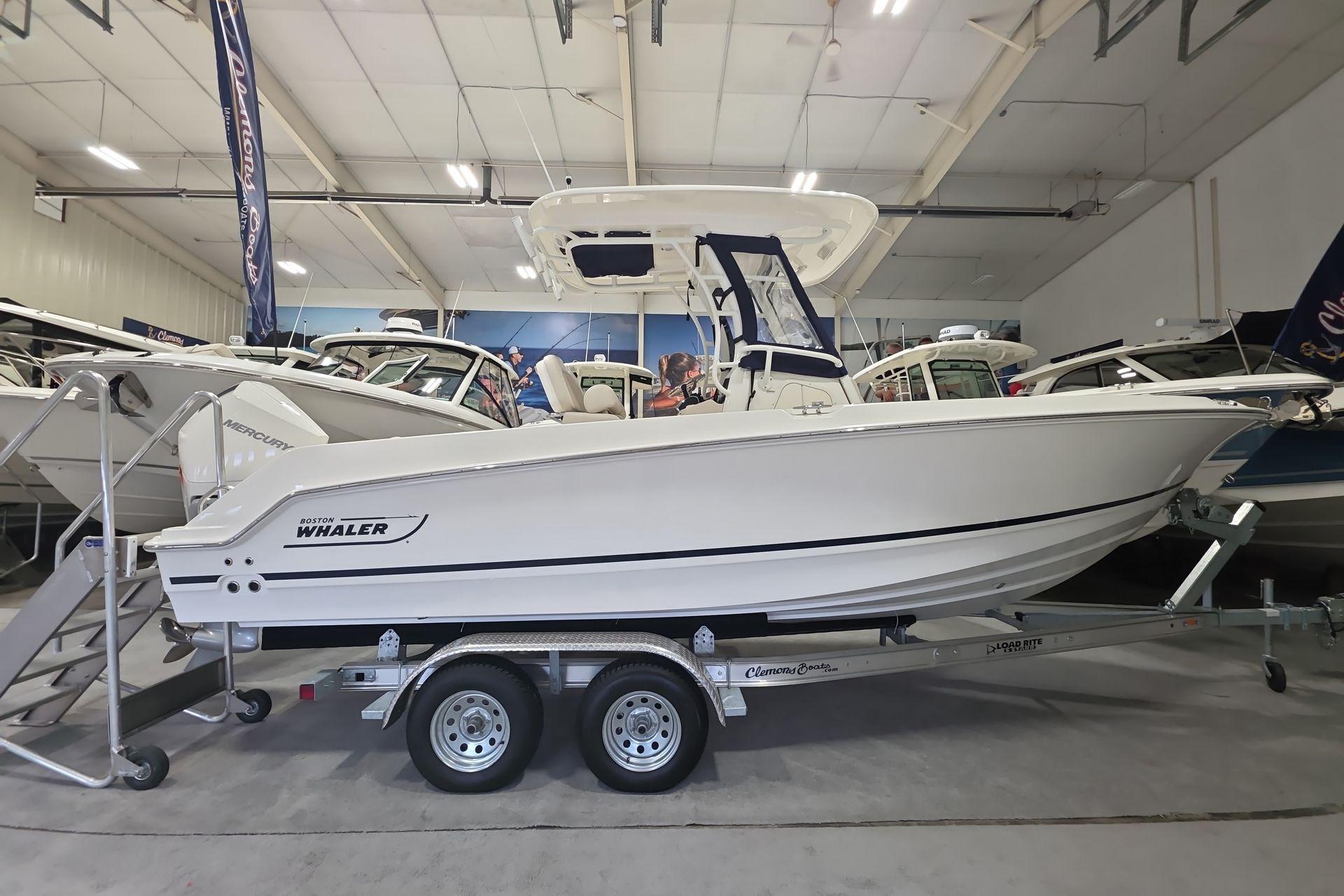 2026 Boston Whaler 230 Outrage