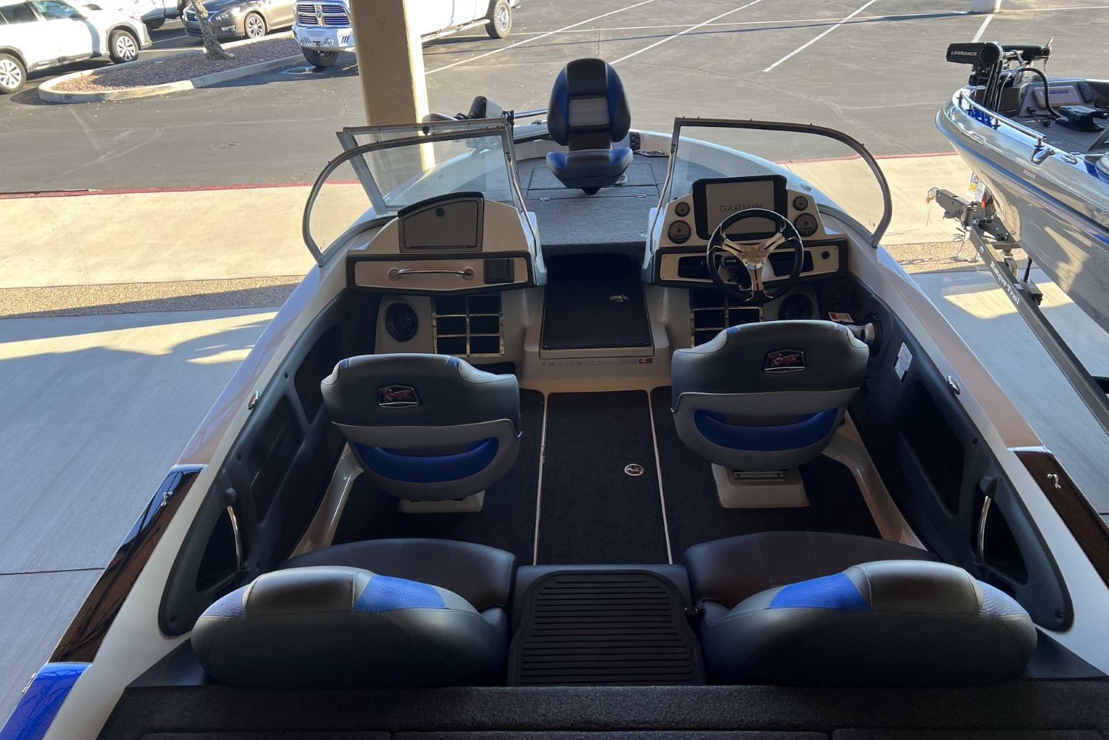 2025 Ranger 212LS boat interior with modern dashboard and seating.