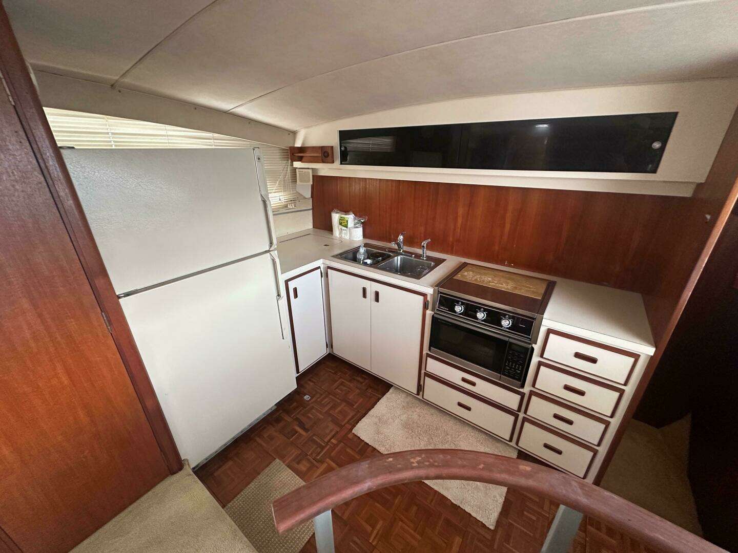 1987 Bertram — - Image 22