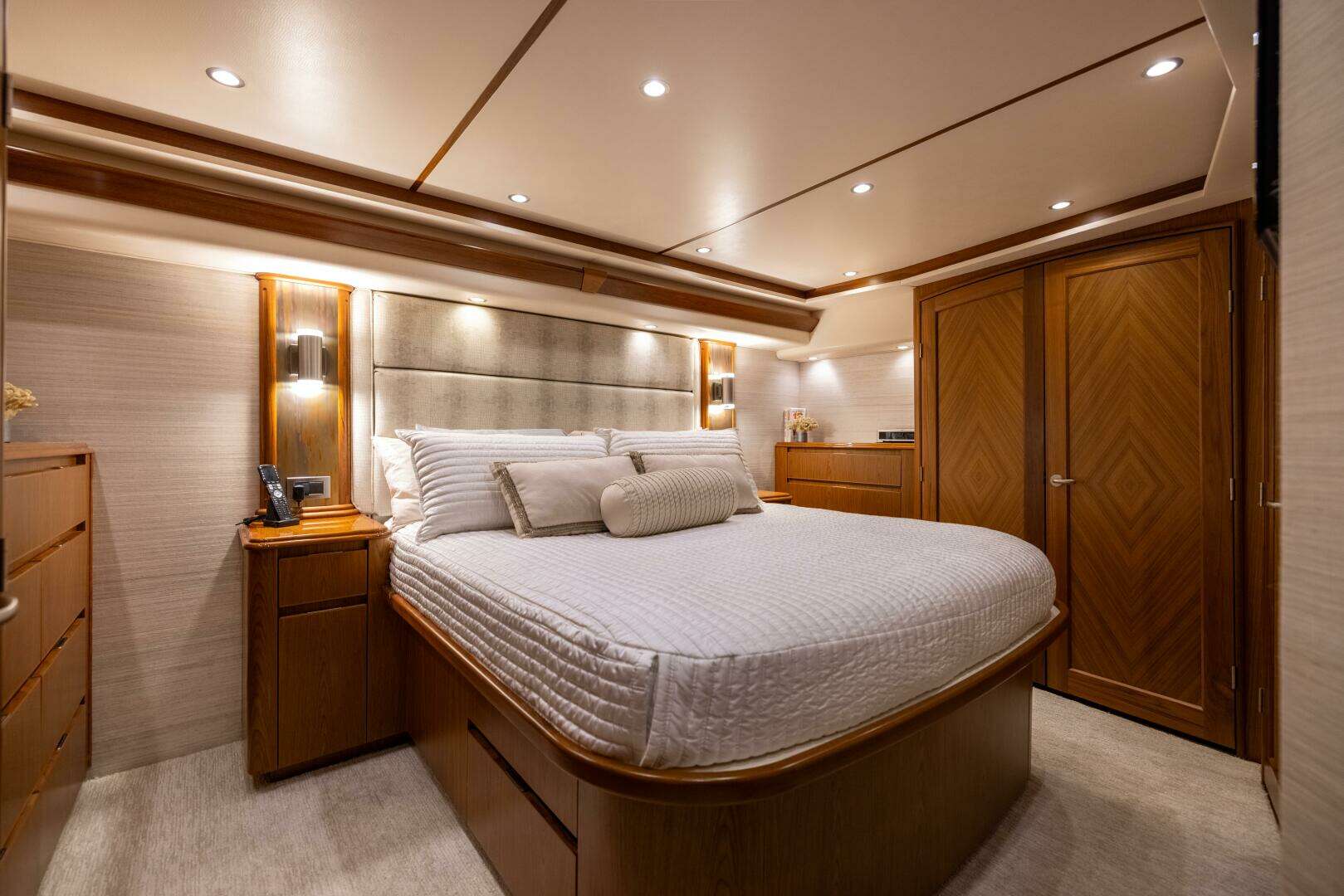 2011 Viking 70 Convertible - Image 55