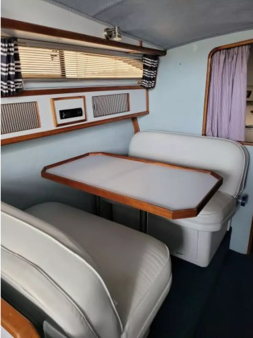 1988 Sea Ray 340 Express Cruiser - Image 15