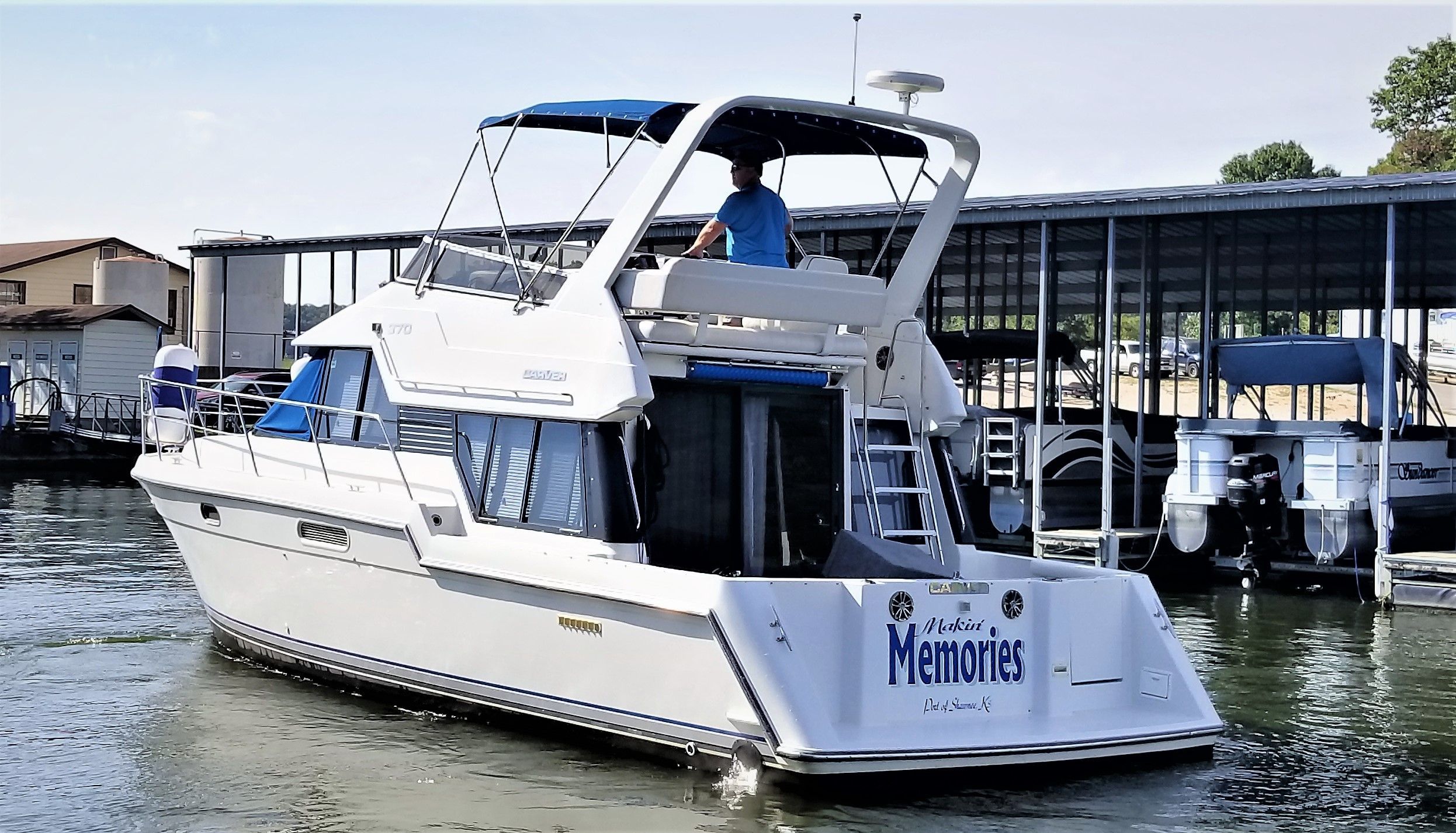 1993 Carver 370 Voyager