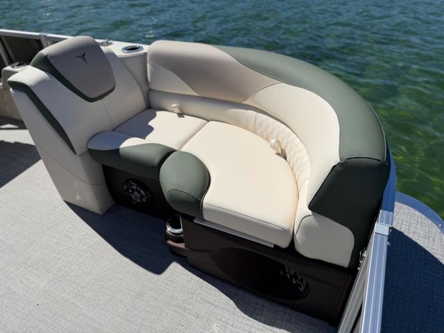 2026 Tahoe 2185 LTZ Quad Lounger - 7