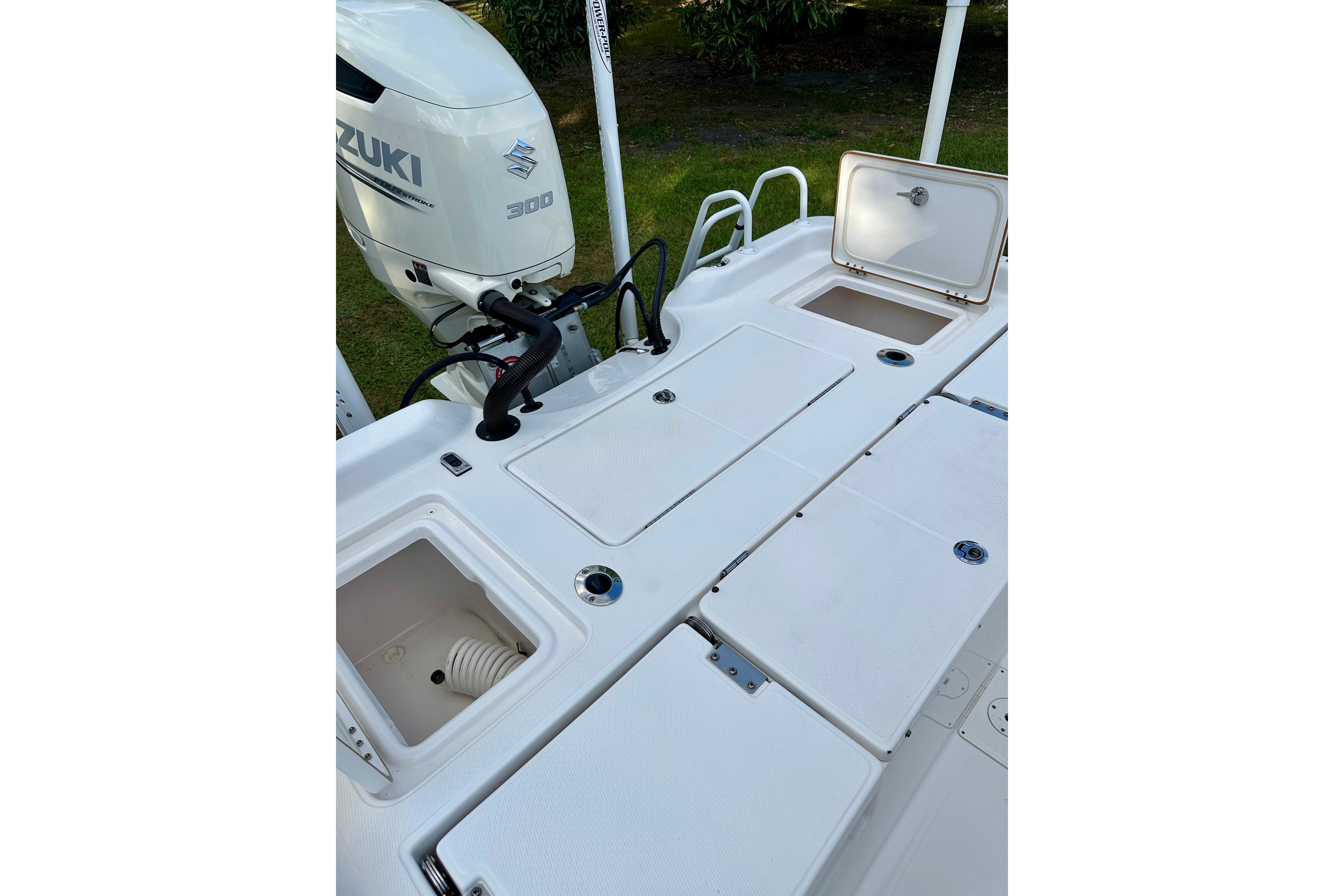 2017 Blue Wave 2400 PureBay boat deck with Suzuki 300 outboard motor.