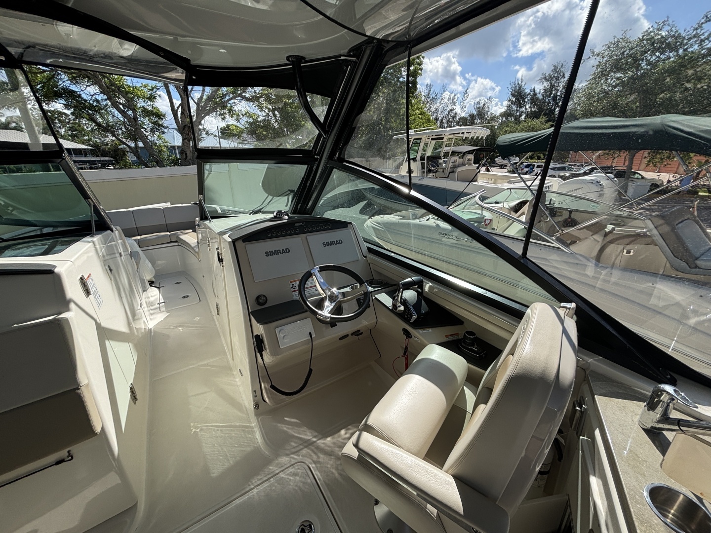 2024 Boston Whaler 320 Vantage - Image 7