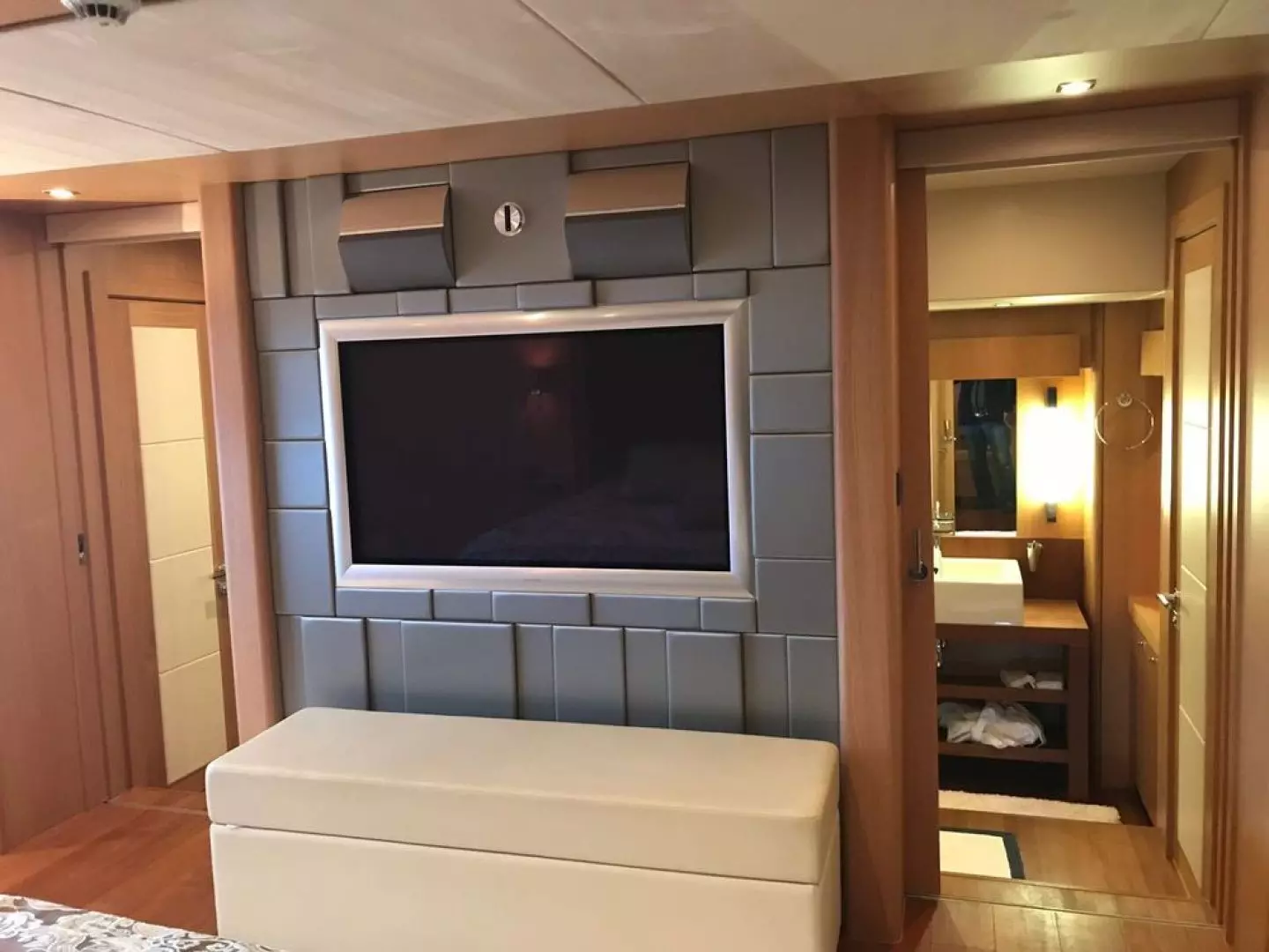2011 Sunseeker Yacht - Image 33